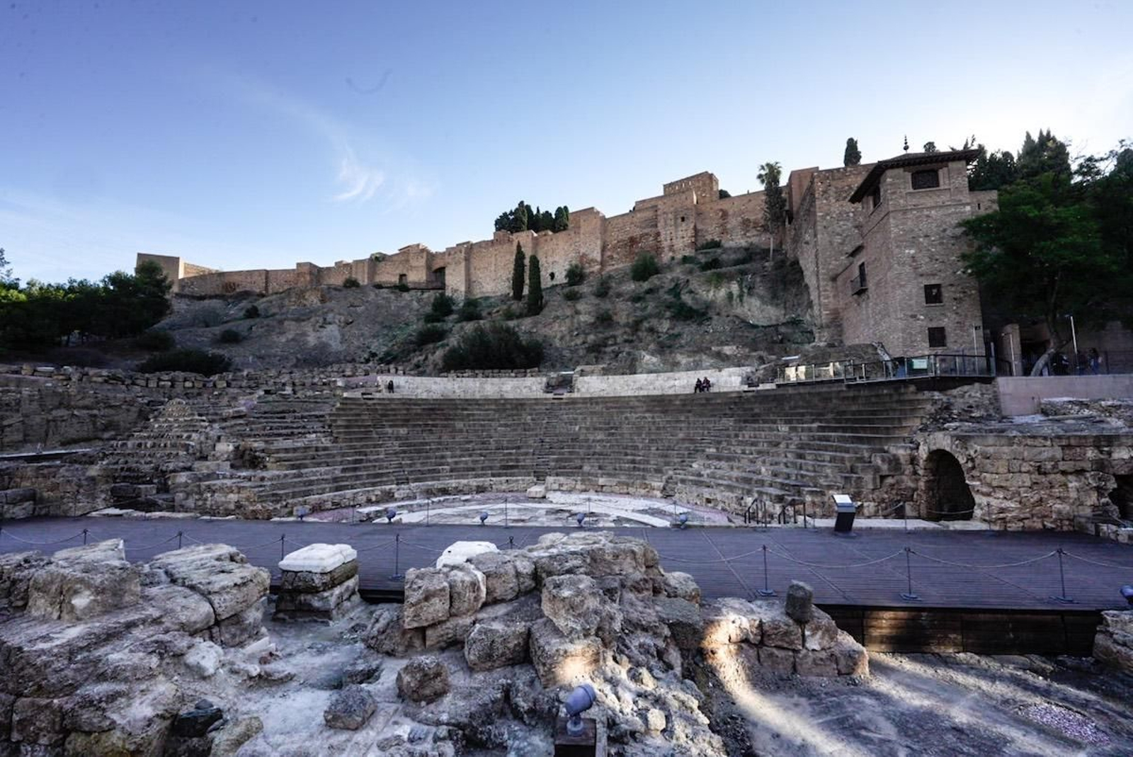 Teatro Romano frente a la Alcazaba de Málaga