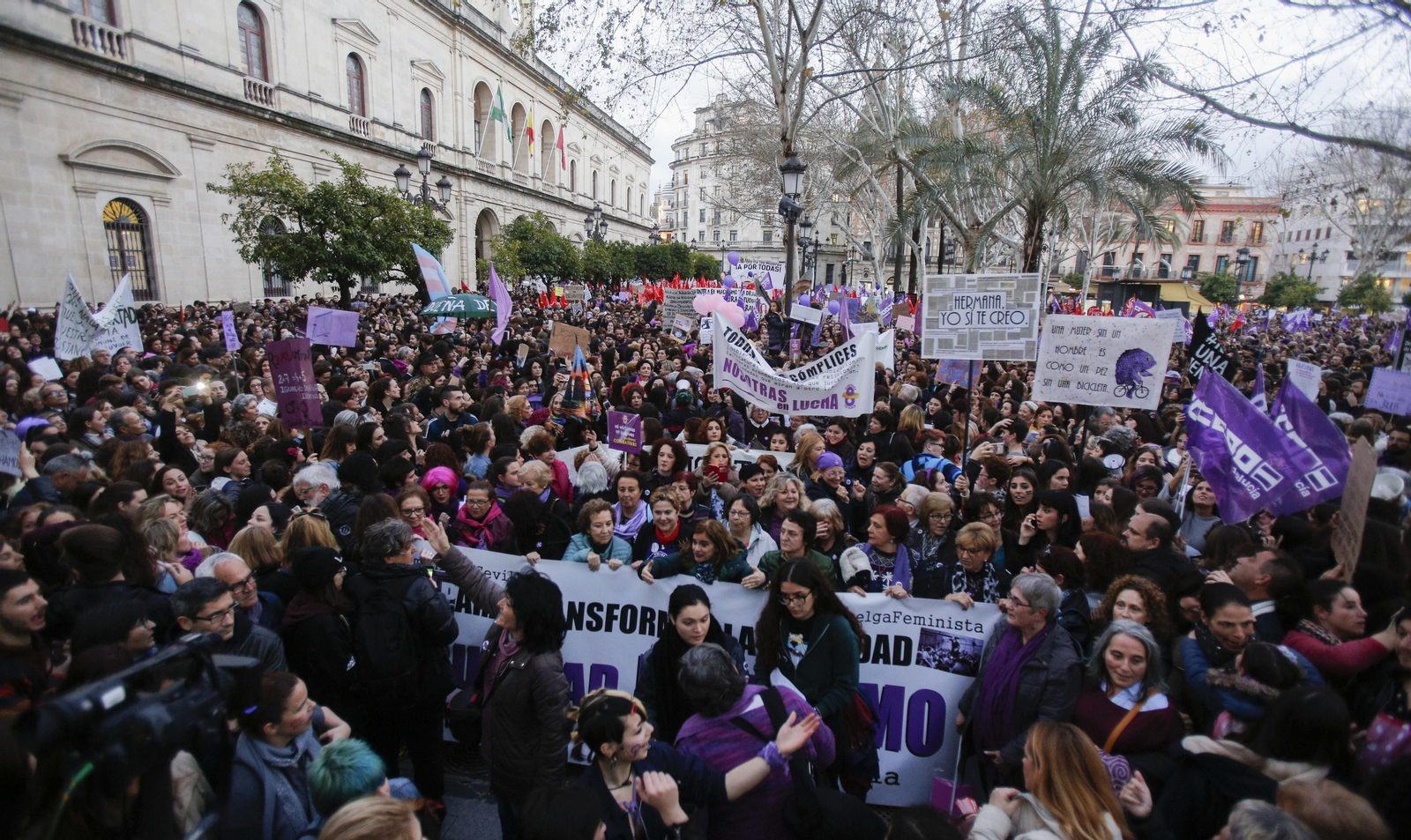 La manifestación del 8M, en imágenes.