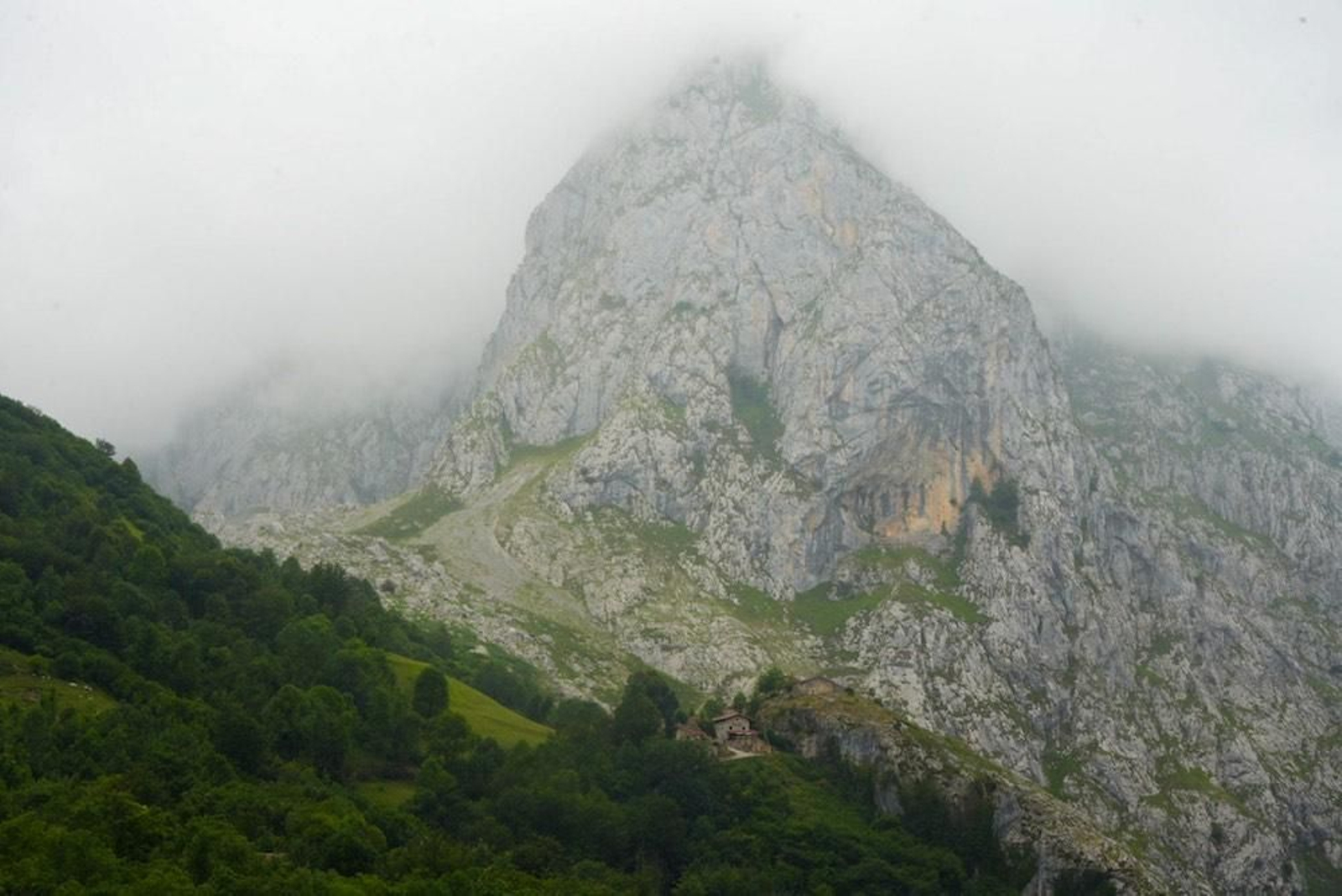 asturias bulnes vista picos europa