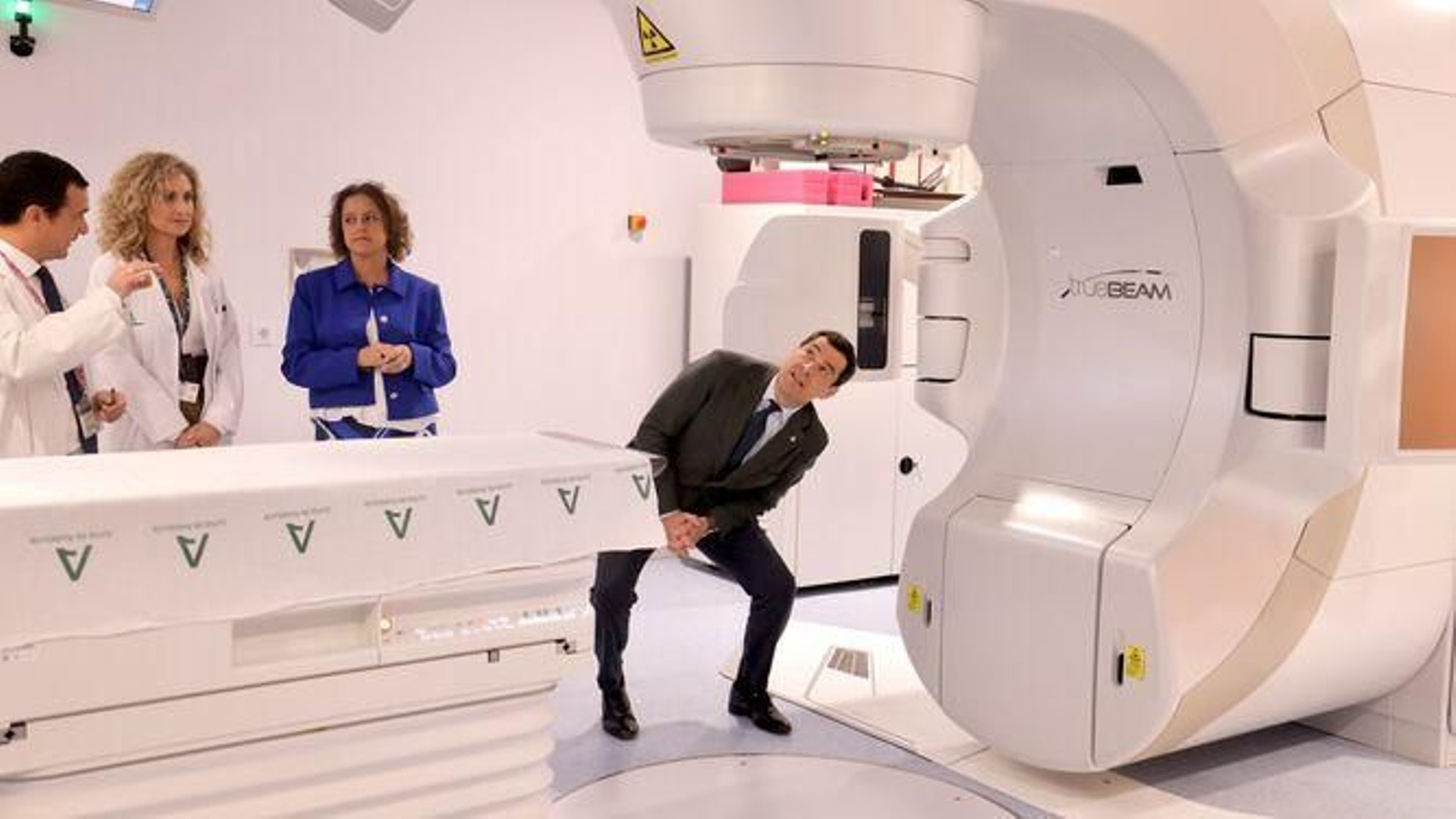 Juanma Moreno Unidad Oncologia Radioterapica 1843626045 195951092 667x375